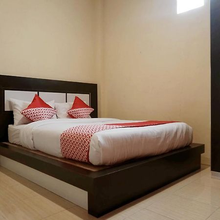 Oyo 1394 Rumaisa Homestay Syariah Pakanbaru Exteriör bild