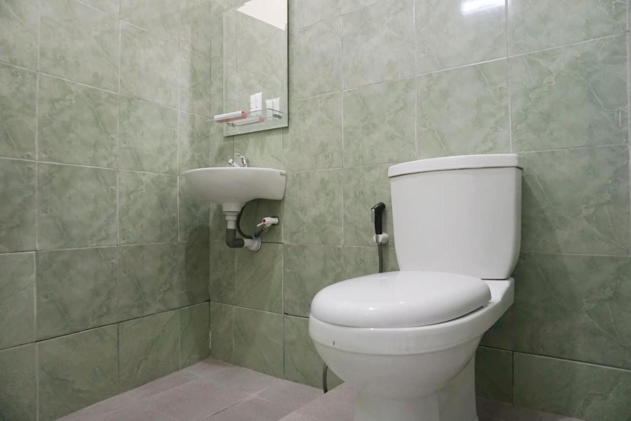 Oyo 1394 Rumaisa Homestay Syariah Pakanbaru Exteriör bild