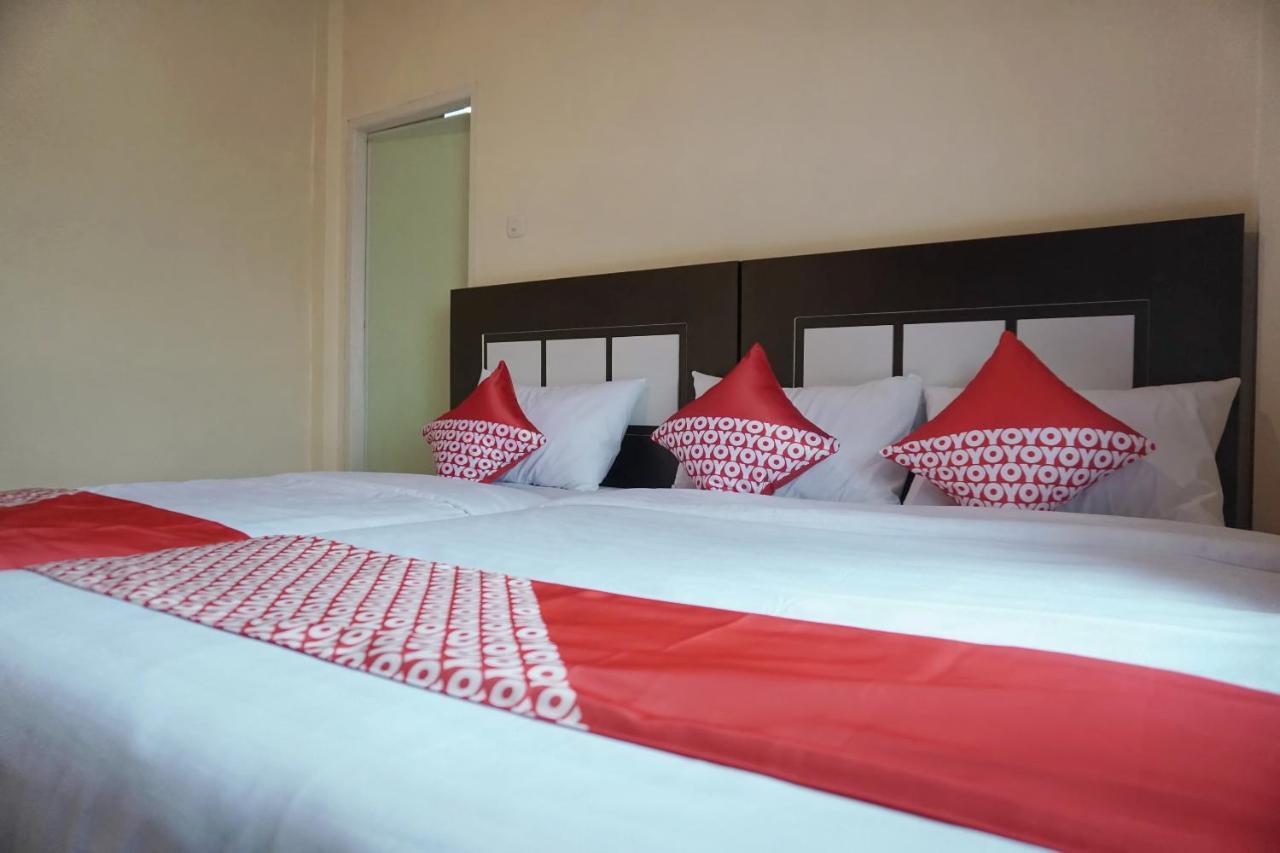 Oyo 1394 Rumaisa Homestay Syariah Pakanbaru Exteriör bild
