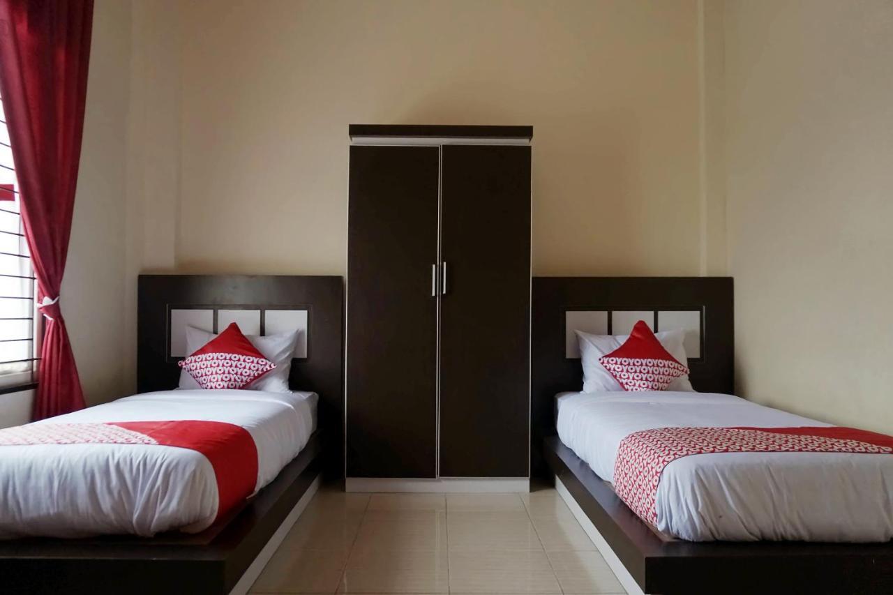 Oyo 1394 Rumaisa Homestay Syariah Pakanbaru Exteriör bild
