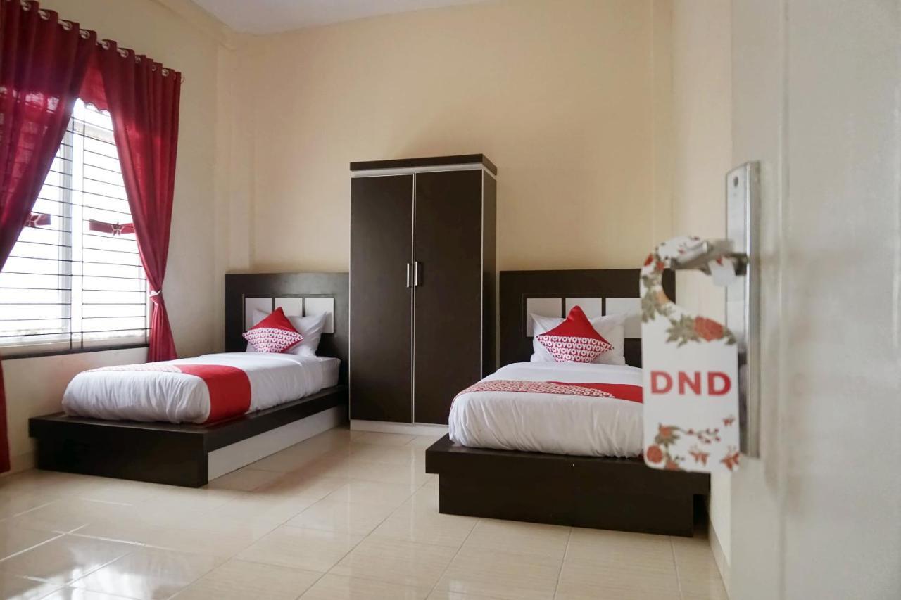 Oyo 1394 Rumaisa Homestay Syariah Pakanbaru Exteriör bild
