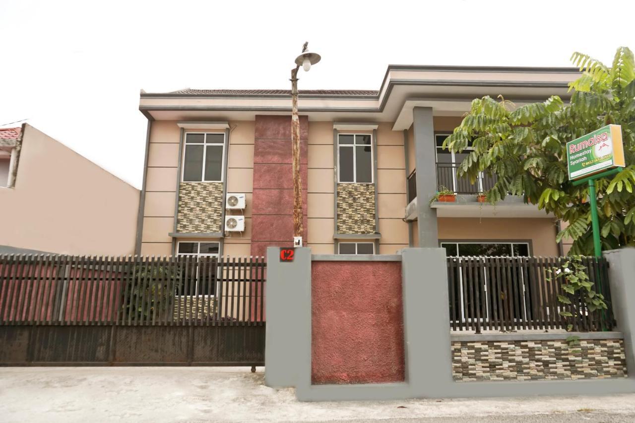Oyo 1394 Rumaisa Homestay Syariah Pakanbaru Exteriör bild