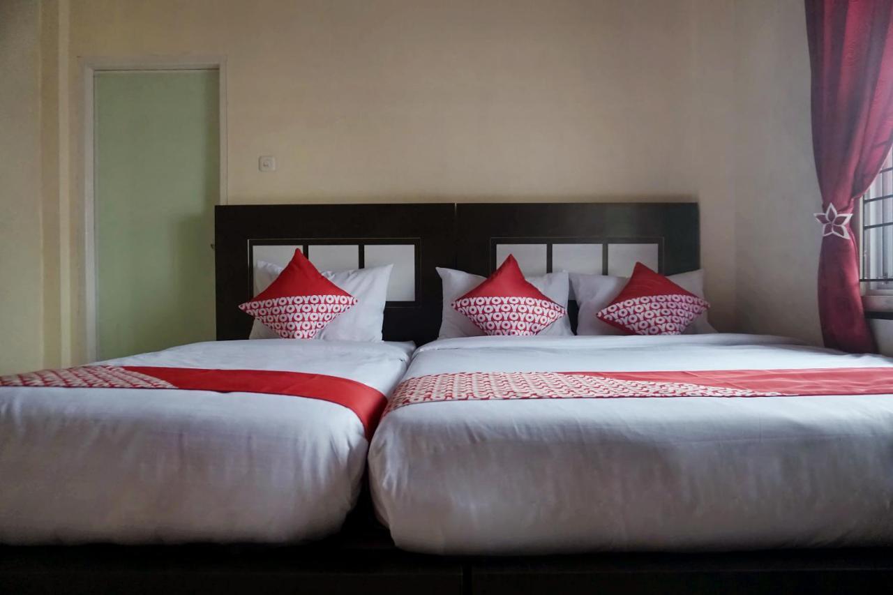 Oyo 1394 Rumaisa Homestay Syariah Pakanbaru Exteriör bild