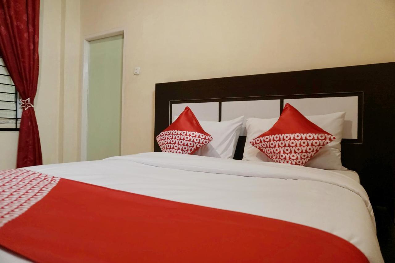 Oyo 1394 Rumaisa Homestay Syariah Pakanbaru Exteriör bild