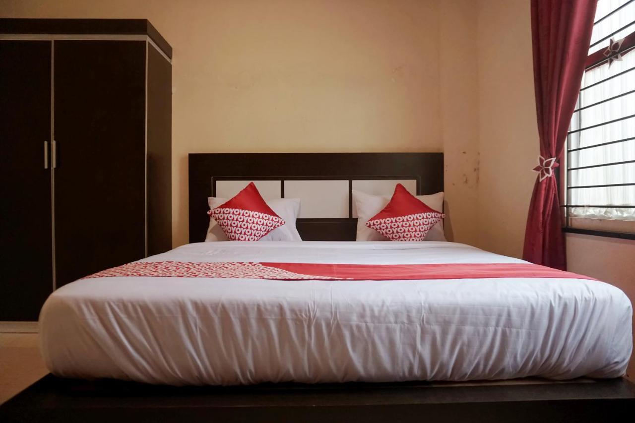 Oyo 1394 Rumaisa Homestay Syariah Pakanbaru Exteriör bild